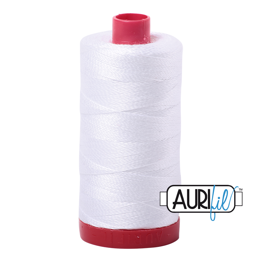 Aurifil 12wt 2024 White 100% puuvillalanka, ompeluun ja tikkaamiseen.