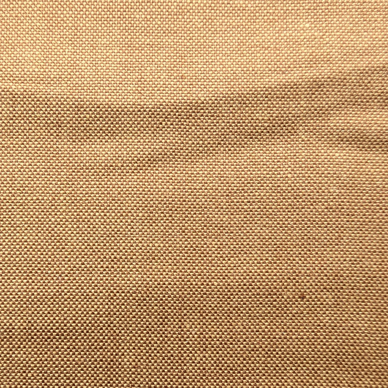 Moda Crossweave Brown Gold kudottu puuvillakangas – teksturinen pinta lähikuvassa