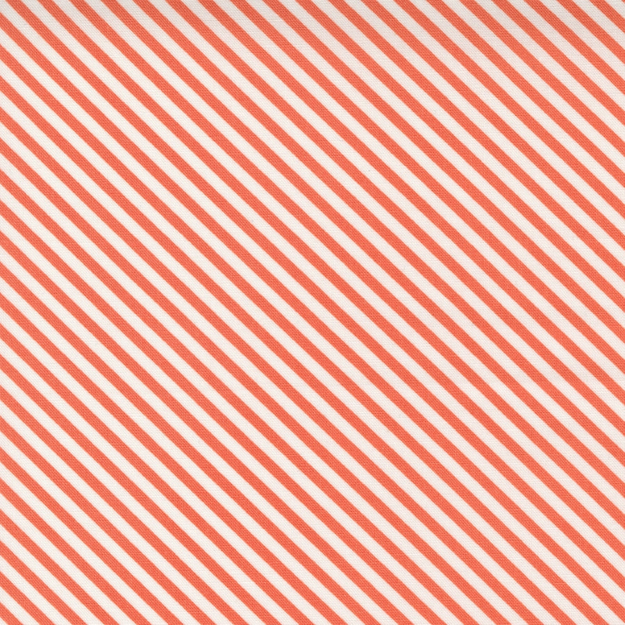 Aneela Hoeyn Make Time -kokoelman Diagonal Stripes Strawberry -puuvillakangas, oranssi raidallinen kangas, täydellinen käsitöihin ja tilkkutöihin.