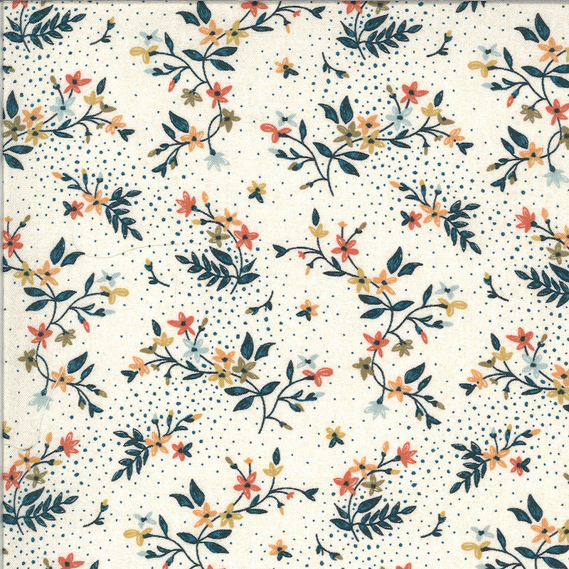 BasicGrey Cider Roasted Marshmallow puuvillakangas vaalealla pohjalla ja kukkakuosilla, korkealaatuista puuvillaa tilkkutöihin ja ompeluun.