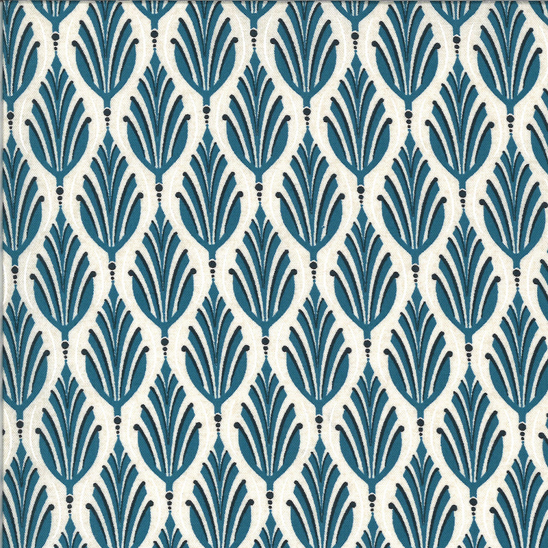 BasicGrey Cider Blueberry Buckle puuvillakangas vaalealla pohjalla ja modernilla geometrisella kuosilla, korkealaatuista puuvillaa tilkkutöihin ja ompeluun.