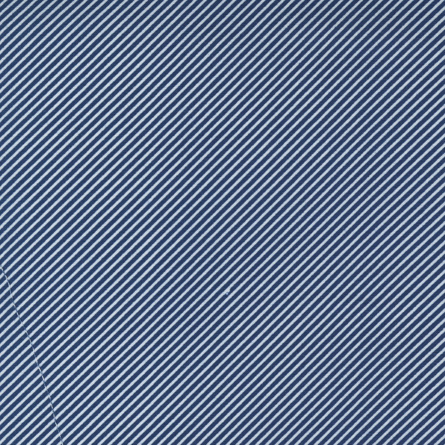 One Fine Day 55232-18 Scrumptious Stripe Navy -puuvillakangas, tummansininen ja valkoinen raidallinen kuvio.