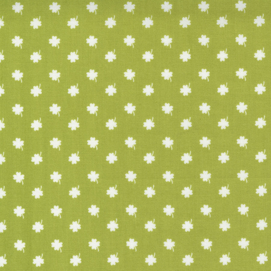 One Fine Day 55233-13 Lucky Day Green -puuvillakangas, vihreä pohja ja valkoiset neliapilakuviot.