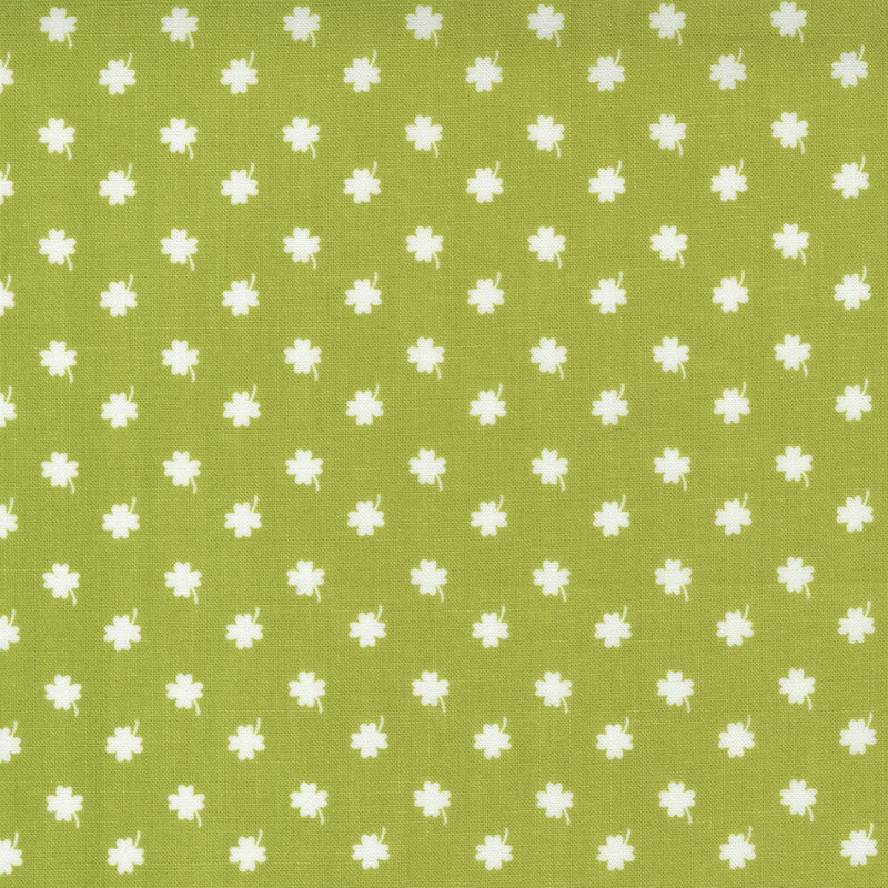 One Fine Day 55233-13 Lucky Day Green -puuvillakangas, vihreä pohja ja valkoiset neliapilakuviot.