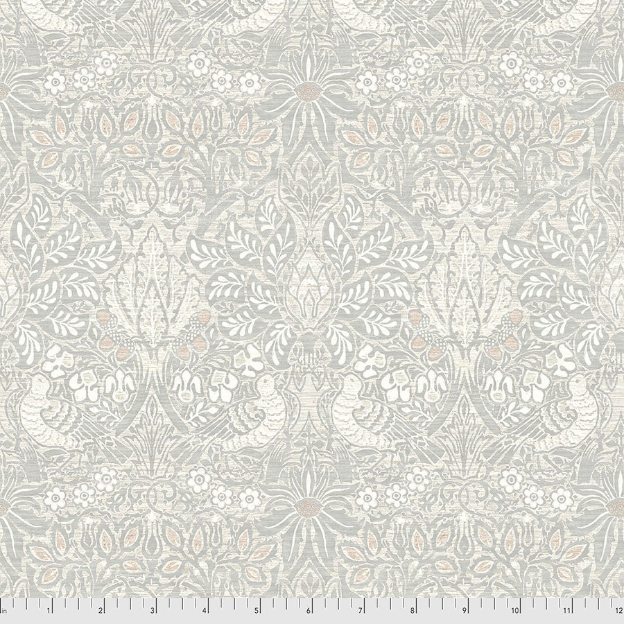 Hawkdale, Pure Dove and Rose Small - Silver PWWM069.SILVER puuvillakangas, William Morrisin ikoninen luontoaiheinen design rauhallisessa harmaan ja vaalean sävyssä.