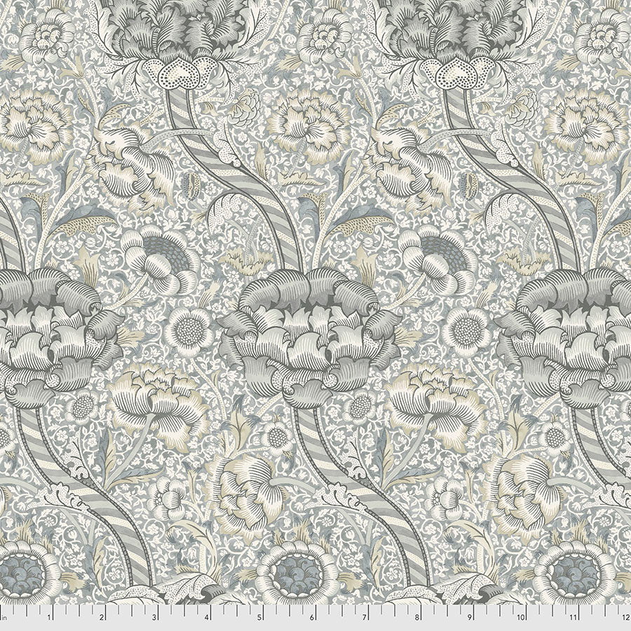 Hawkdale, Pure Wandle - Slate PWWM063.SLATE puuvillakangas, William Morrisin ikoninen luontoaiheinen design rauhallisessa harmaan ja vaalean sävyssä.