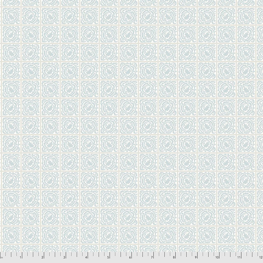 Hawkdale, Scroll - Mint PWWM071.MINT puuvillakangas, William Morrisin ikoninen luontoaiheinen design rauhallisessa harmaan ja vaalean sävyssä.