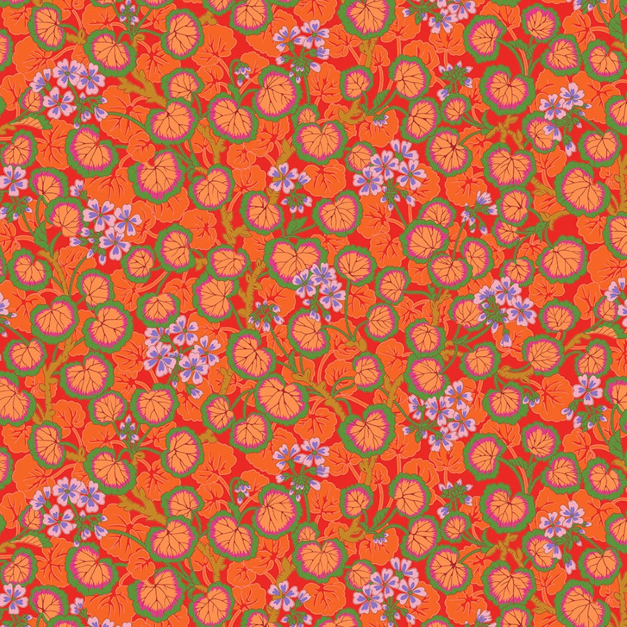 Kaffe Fassett Climbing Geraniums Red puuvillakangas, punainen tausta ja vihreän ja oranssin, lilan sävyisiä kukkakuvioita, August 2021 -kokoelmasta