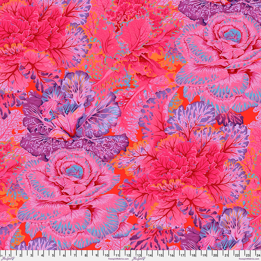 Kaffe Fassett Collective Curly Kale Red -kangas: näyttävä punasävyinen puuvillakangas suurilla, leikkisillä lehtikuvioilla tilkkutöihin ja käsitöihin.