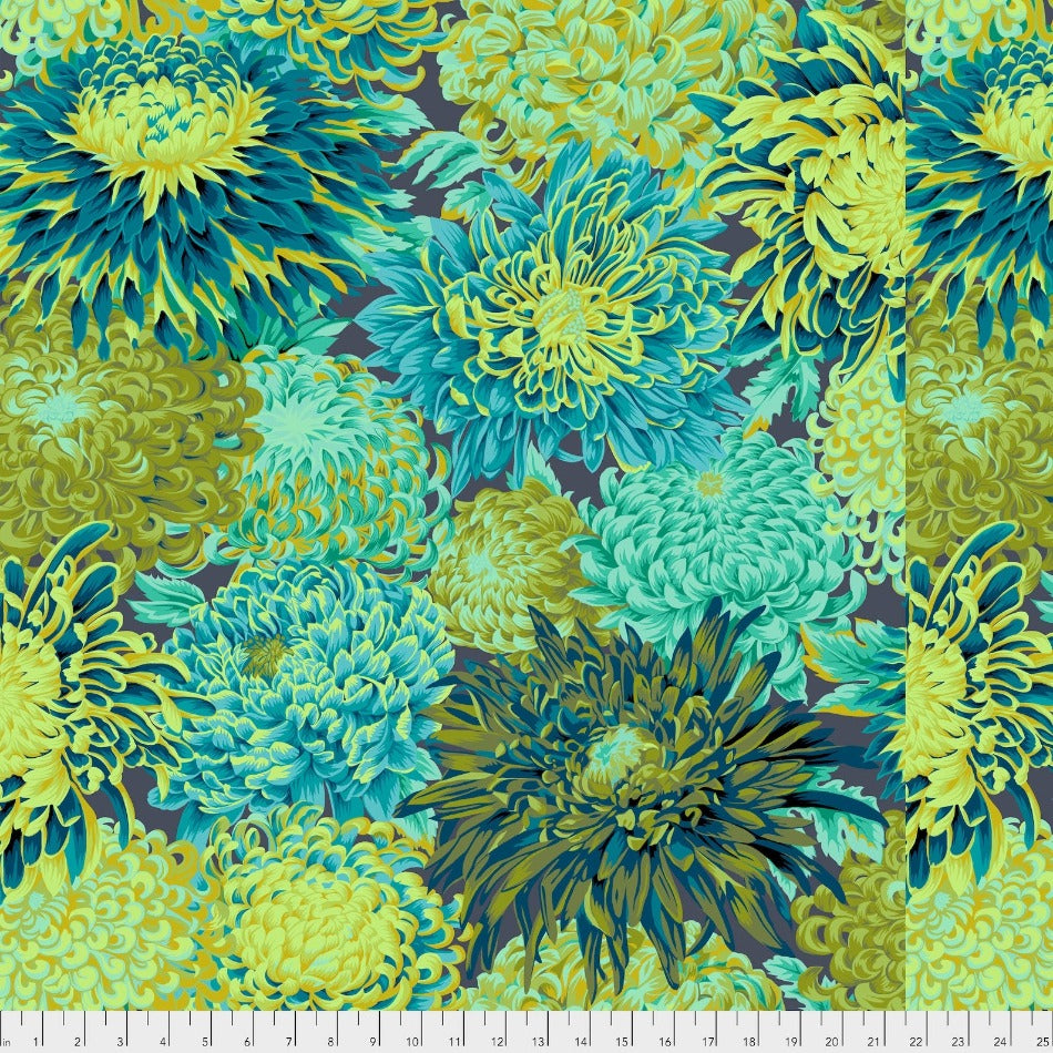 Kaffe Fassett Stash Japanese Chrysanthemum Forest - 100% puuvillakangas, jossa on upeita vihreän värisiä krysanteemikuvioita. Täydellinen tilkkutöihin ja muihin käsityöprojekteihin.