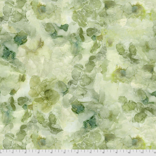 Kathy Philips - Into the Woods - Eucalyptus Celadon PWKA009.CELADON -puuvillakangas. Laadukas kangas tilkkutöihin ja ompeluun. Free Spirit -kankaat, leveys ~110 cm.