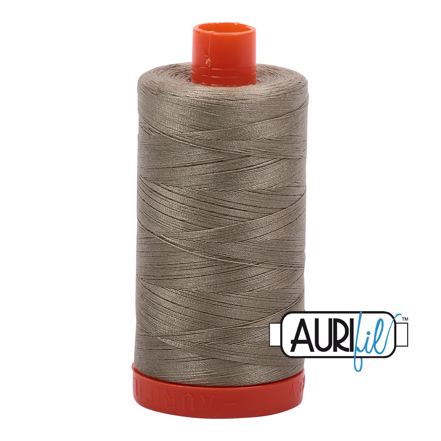 Aurifil 50wt 2900 Light Khaki Green 100% puuvilla -ompelulanka