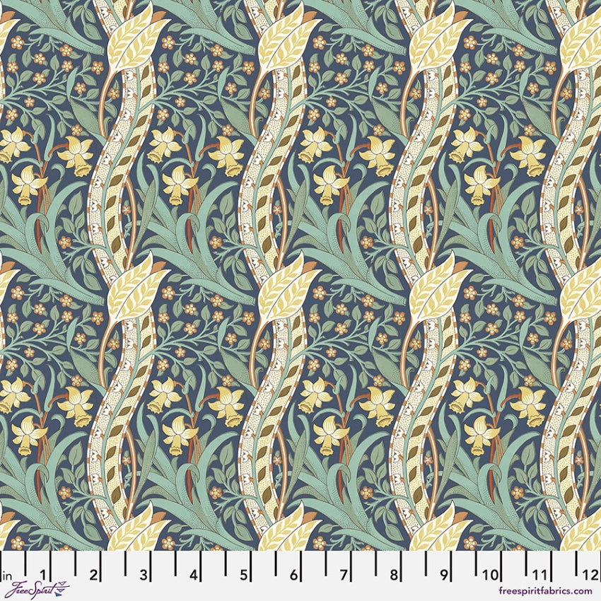 Original Morris&Co.lt Thameside kokoelman Mini Daffodil Marine PWWM074.MARINE puuvillakangas, tummansininen pohjalla kukkakuviollinenkangas