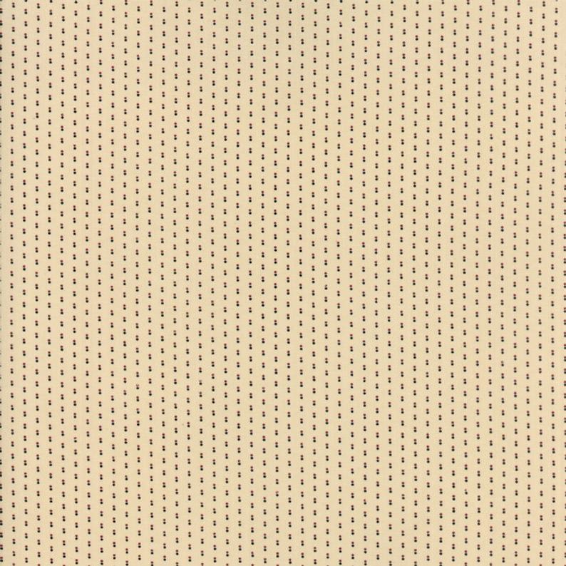 Primitive Gatherings Needle Thread Gatherings 1236-12 puuvillakangas, beige pohja ja hillitty pistemäinen kuosi