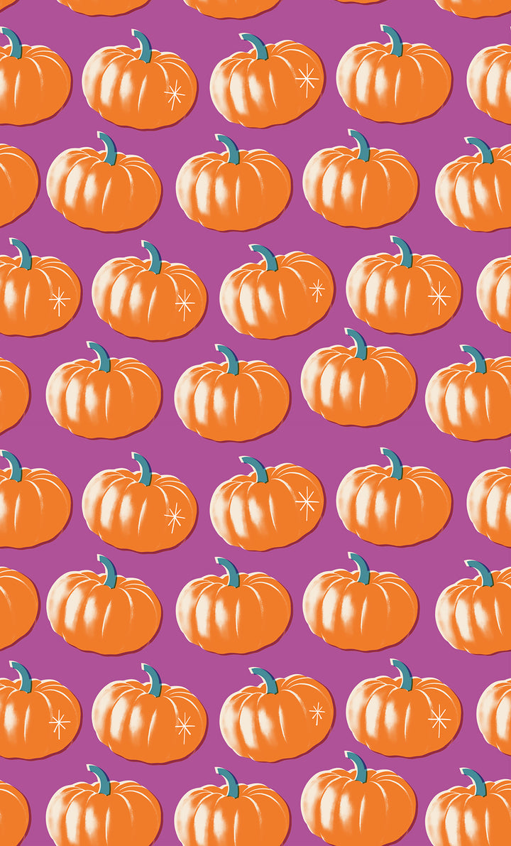 Violettipohjainen Ruby Star Society Spooky Darlings RS5075-13 Witchy puuvillakangas, jossa oransseja kurpitsoja riveissä.