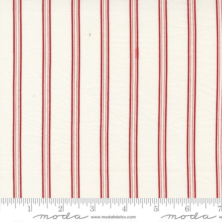 Primitive Gatherings Red and White Gatherings 49194-11 Vanilla Double Stripe, svaalealla taustalla yvänpunainen raidallinen puuvillakangas.