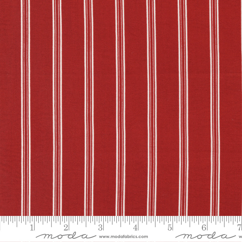 Primitive Gatherings Red and White Gatherings 49194-13 Crimson Double Stripe, syvänpunaisella taustalla raidallinen puuvillakangas.