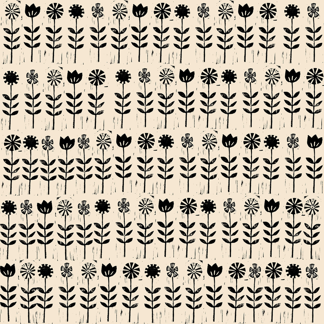 Vaaleapohjainen Ruby Star Society Darlings 2 Black RS5063-12 puuvillakangas, jossa mustia graafisia kukkia riveissä.