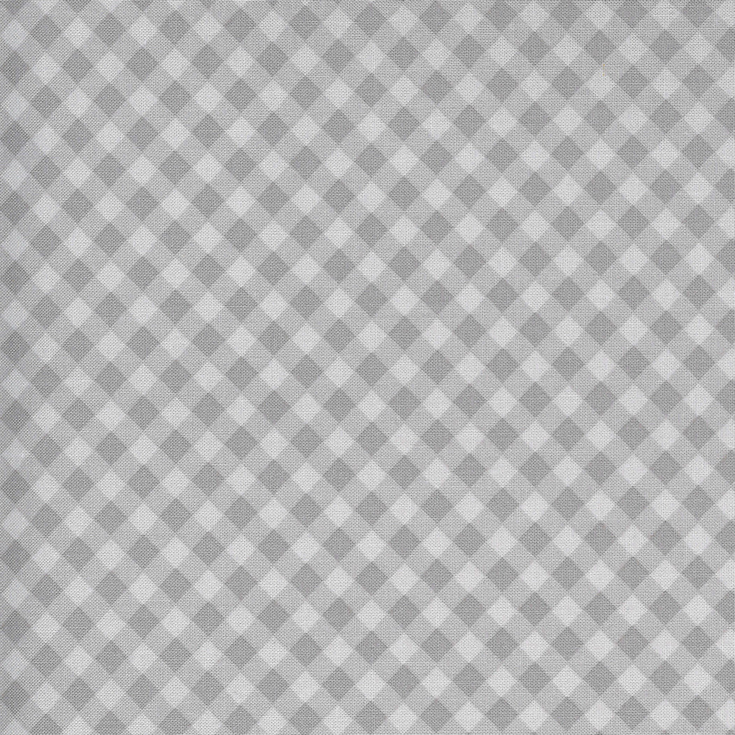 Harmaasävyinen Sweetwater Spring Chicken -puuvillakangas, klassinen gingham-ruutukuosi.