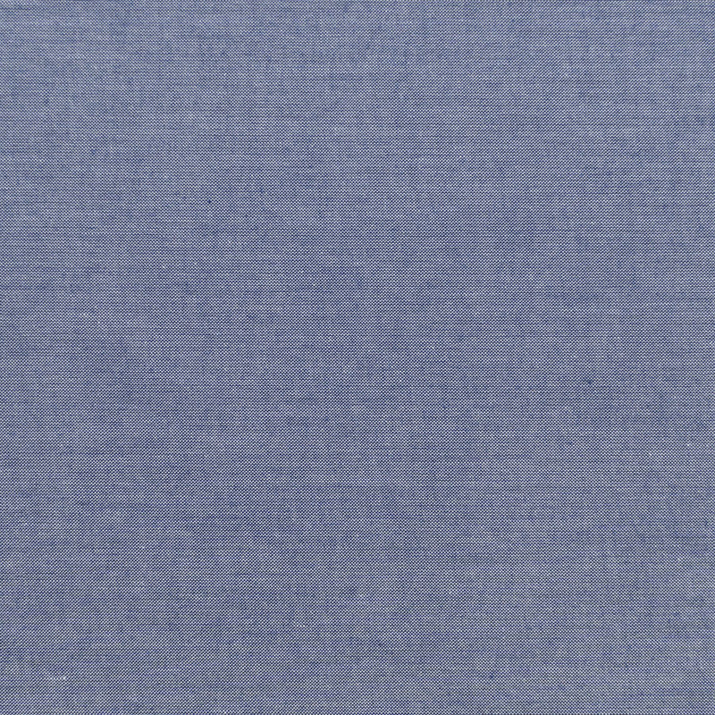 Tilda Chambray Dark Blue yksivärinen, lankavärjätty puuvillakangas, ajaton ja pehmeä tekstuuri ompelu- ja tilkkuprojekteihin.