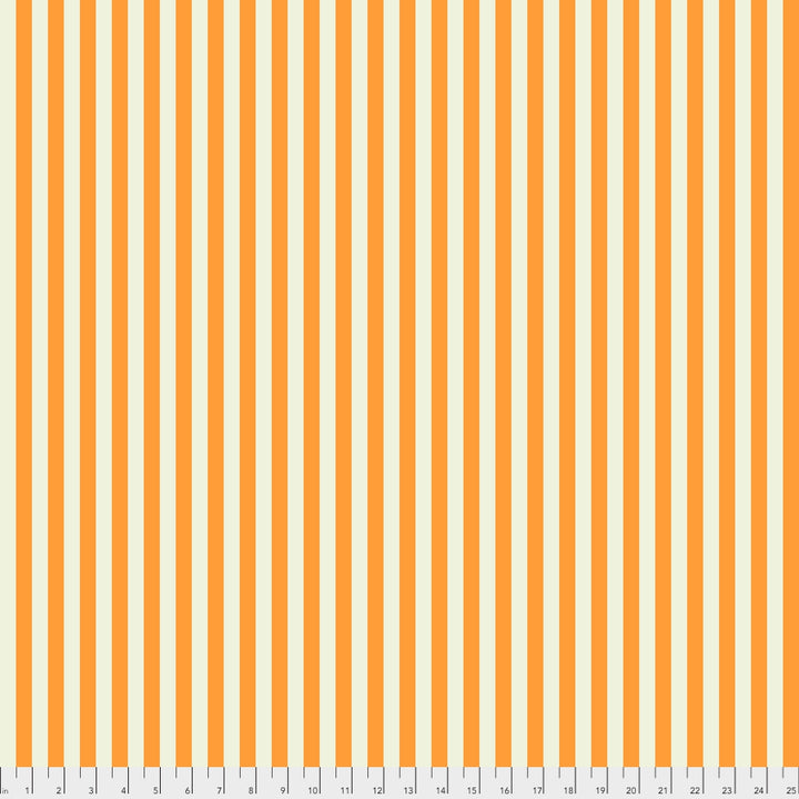 Tula Pink True Colors Tent Stripe Begonia - keltainenraidallinen 100% puuvillakangas, jossa ½ tuuman raidat. Täydellinen kanttaukseen ja moderniin tilkkutöihin.
