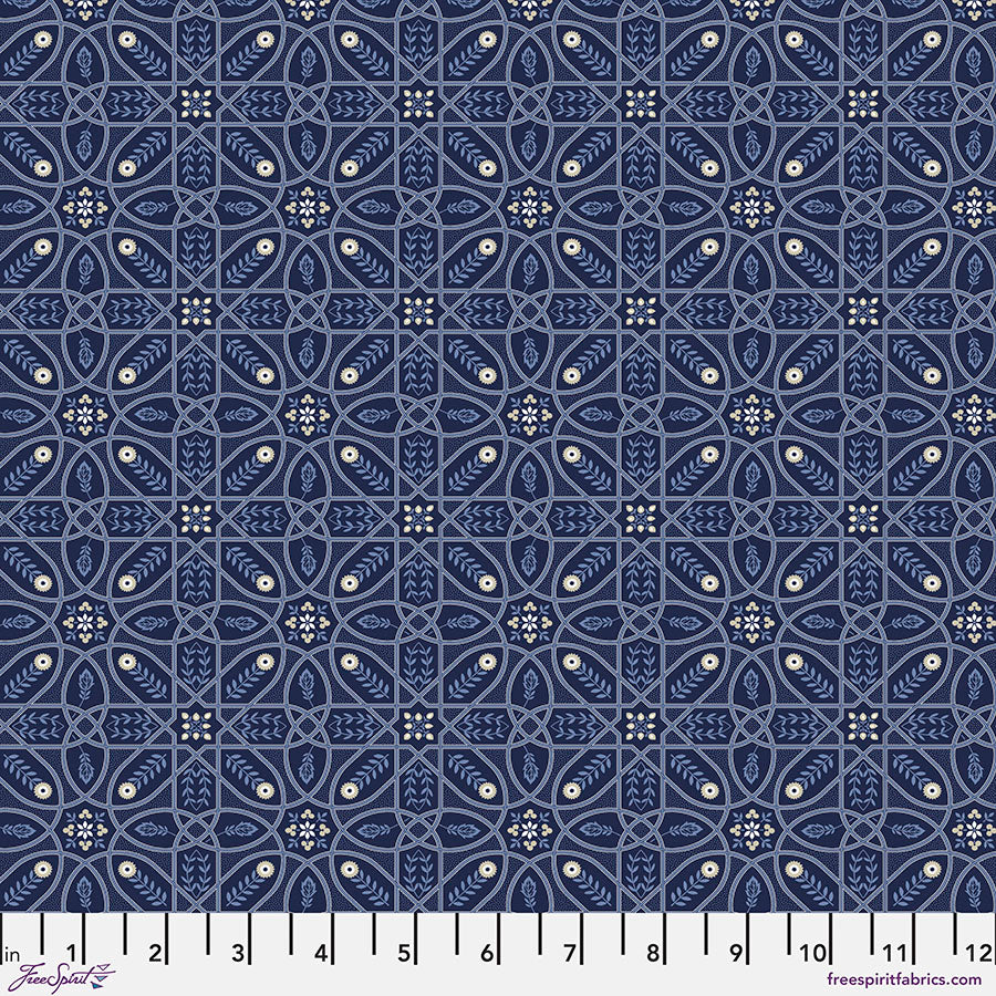 Wandle Brophy Trellis Blue puuvillakangas, William Morrisin inspiroima sininen kuosi, joka yhdistää Arts and Crafts -tyylin ja modernin värimaailman. Sopii käsitöihin ja sisustukseen.