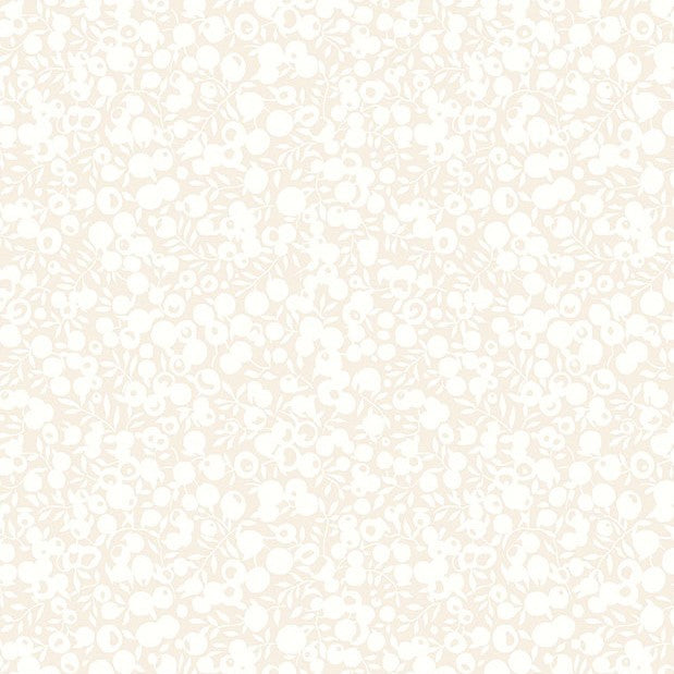 Wiltshire Shadow - 04775678Z Oyster White puuvillakangas Liberty Wiltshire Shadow Oyster White puuvillakangas, vaalea marja- ja lehtikuosi.