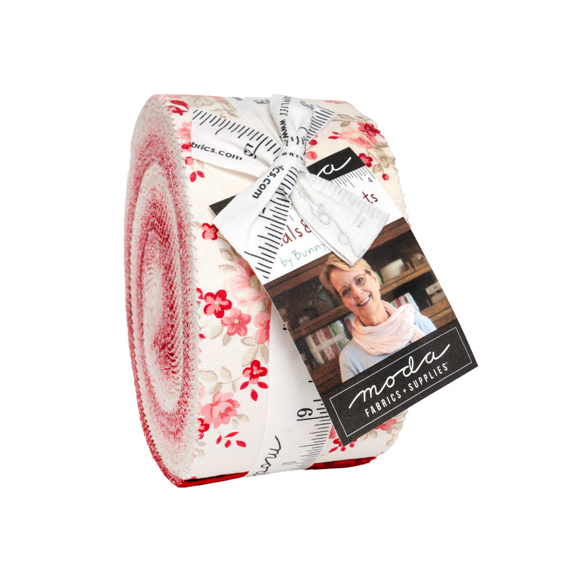 Bunny Hill Designs Petals and Polka Dots Jelly Roll 3080JR – 42 puuvillaneliötä puna-vaaleanpunaisissa sävyissä, kuvioina kukkia, pilkkuja, ruutuja ja paisleyta