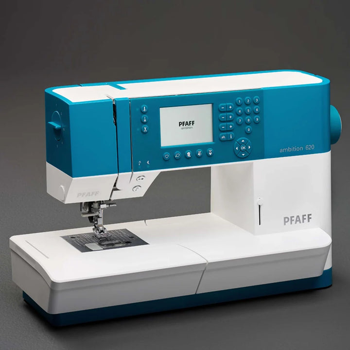 PFAFF ambition 620 ompelukone viistosti sivulta – turkoosi ja valkoinen runko, LCD-näyttö