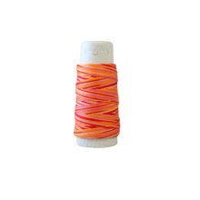 Lataa kuva Galleria-katseluun, Cosmo Hidamari Sashiko -lanka 89-301 Tequila Sunrise kirjava
