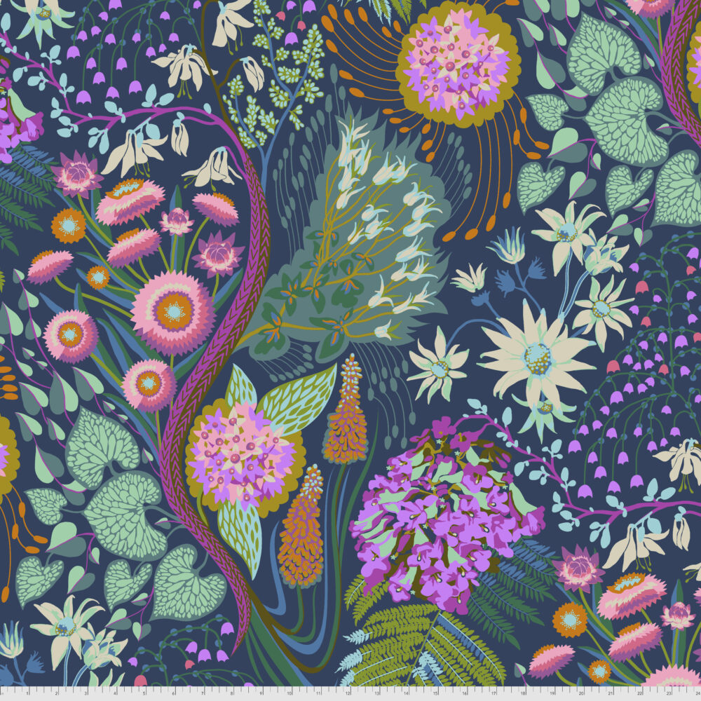 Anna Maria Hornerin suunnittelema Made Love Always -kokoelman Source Code Glisten 100% puuvillakangas, värikkäät kuviot, täydellinen tilkkutöihin ja käsitöihin.