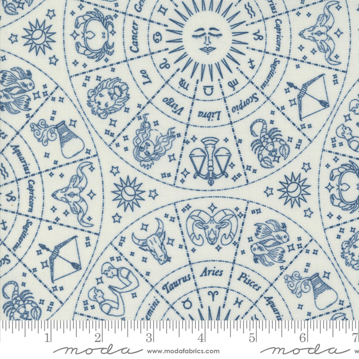 Lähikuva Starry Sky Mist Night -kankaasta – astrologinen kuvio, horoskooppimerkit, April Rosenthal Moda Fabrics