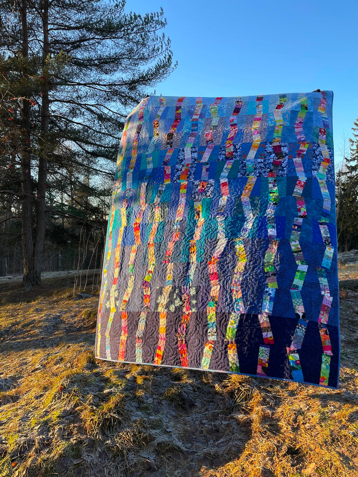 Scilla quilt pattern by Tilkunviilaaja - Modern scrappy quilt PDF Download