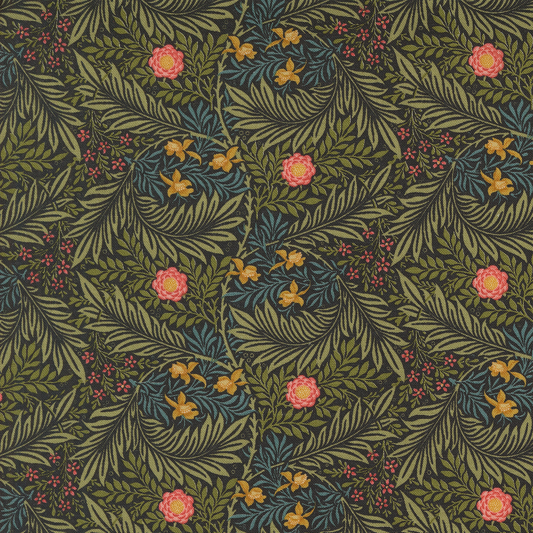 Barbara Brackmanin Morris Manor kokoelman 8395-17 Larkspur Ebony  puuvillakangas, kukkakuviot mustalla pohjalla