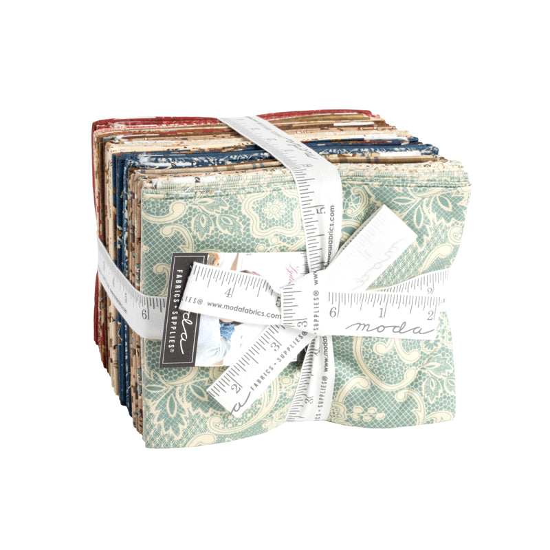 Lydia's Lace Fat Quarter -nippu, 33 kpl 100 % puuvillakankaita Betsy Chutchianin suunnittelemana. Lämpimät ja ajattomat värit tilkkutöihin ja ompeluprojekteihin.