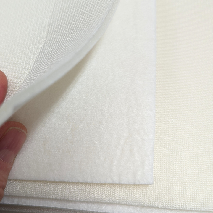 Bosal In-R-Form Single Sided Fusible Foam Stabilizer, yhdeltä puolelta liimautuva muotoiluvanu laukkuihin ja pussukoihin