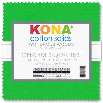 Kona Cotton Solids Wondrous Woods Charm Pack – 42 vihreän sävyn neliötä viuhkamuodostelmassa, Robert Kaufman
