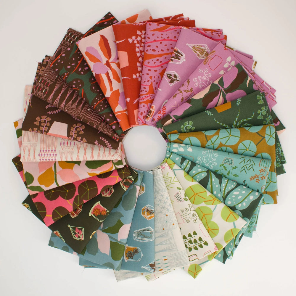 Ruby Star Society Calathea Layer Cake, 42 kpl 10” puuvillakangaspaloja, kasvi-inspiroitu moderni tilkkutyökokoelma