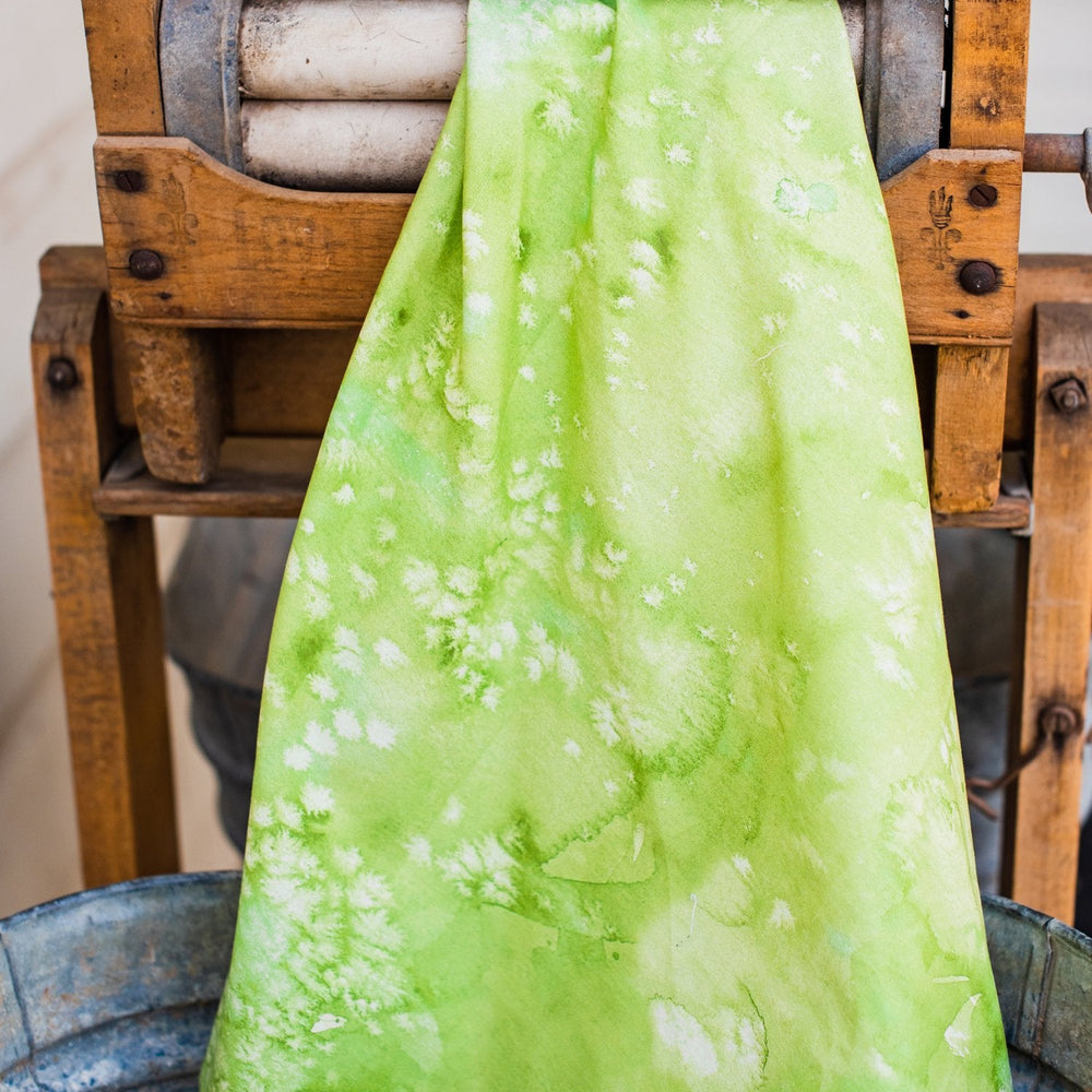 Puuvillakangas vesivärityylisellä vihreällä ja turkoosilla sävyllä – Flow Fresh Grass 8433-51, Moda / Create Joy Project