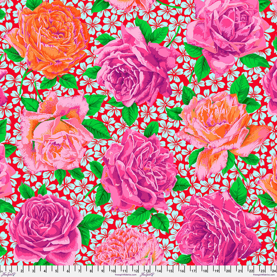 Kaffe Fassett Rose Bloom Opera -kangas, kirkkaanpunainen tausta ja suuret pinkit ja oranssit ruusut – PWPJ077.OPERA