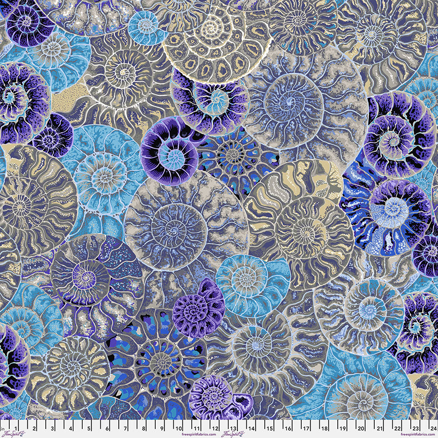 Kaffe Fassett Collective - Ammonites Blue PWPJ128.BLUE puuvillakangas, August 2024 -kokoelma, tilkkutyö- ja käsityökangas.