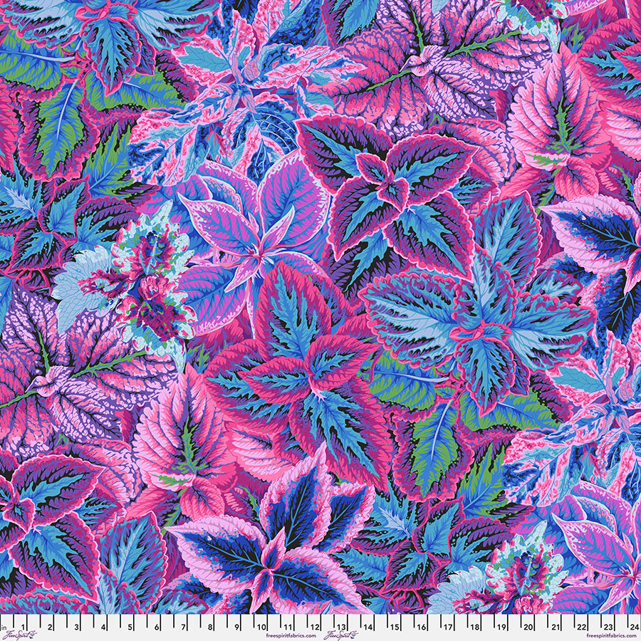 Kaffe Fassett Collective - Bold Leaves Blue PWPJ132.BLUE puuvillakangas, August 2025 -kokoelma, tilkkutyö- ja käsityökangas.