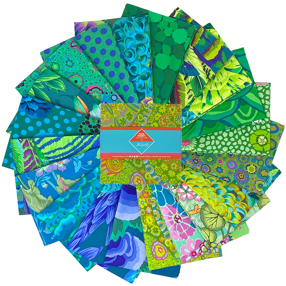 Kaffe Fassett Collectiven Classics Plus Tidal Charm kangasnippu 42 vihreänsävyisiä kangaspalaa