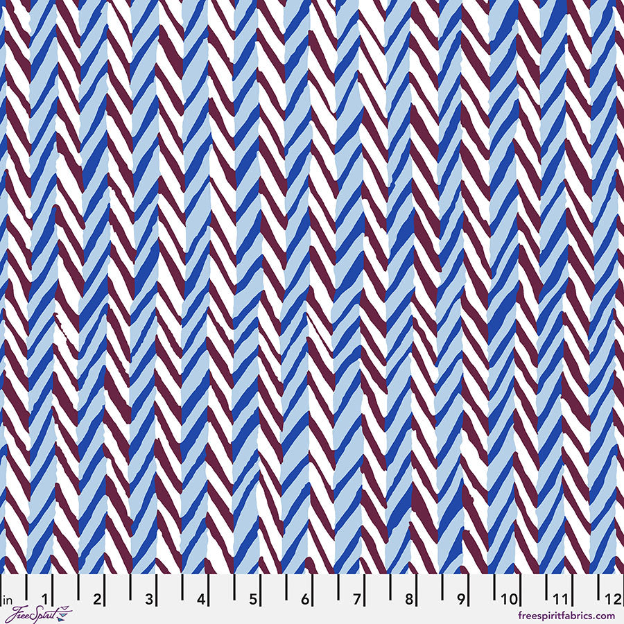 Kaffe Fassett Herringbone Stripe Contrast -kangas, käsinpiirretyn tyylinen kalanruotokuvio valkoisella, sinisellä ja viininpunaisella – PWBM019.CONTRAST