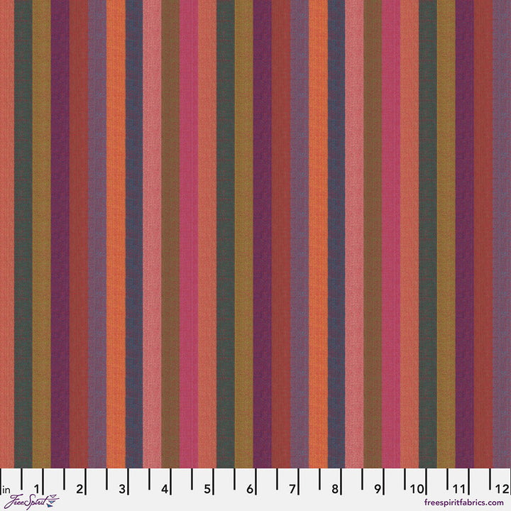 Kaffe Fassett Woven Stripes Narrow Stripe Sunset -kangas punaisen ja burgundin raidoilla, 100% puuvillaa, ihanteellinen tilkkutöihin ja ompeluprojekteihin."