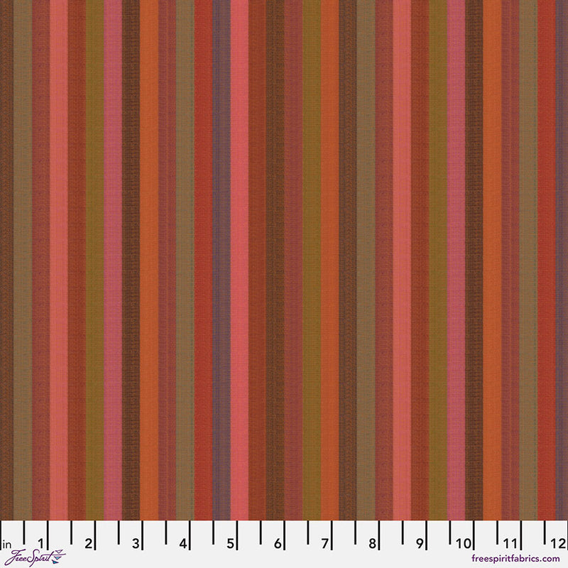 Kaffe Fassett Woven Stripes Tomato Stripe Blue -kangas leveillä punaisen  raidoilla, 100% puuvillaa, ihanteellinen tilkkutöihin ja ompeluprojekteihin.