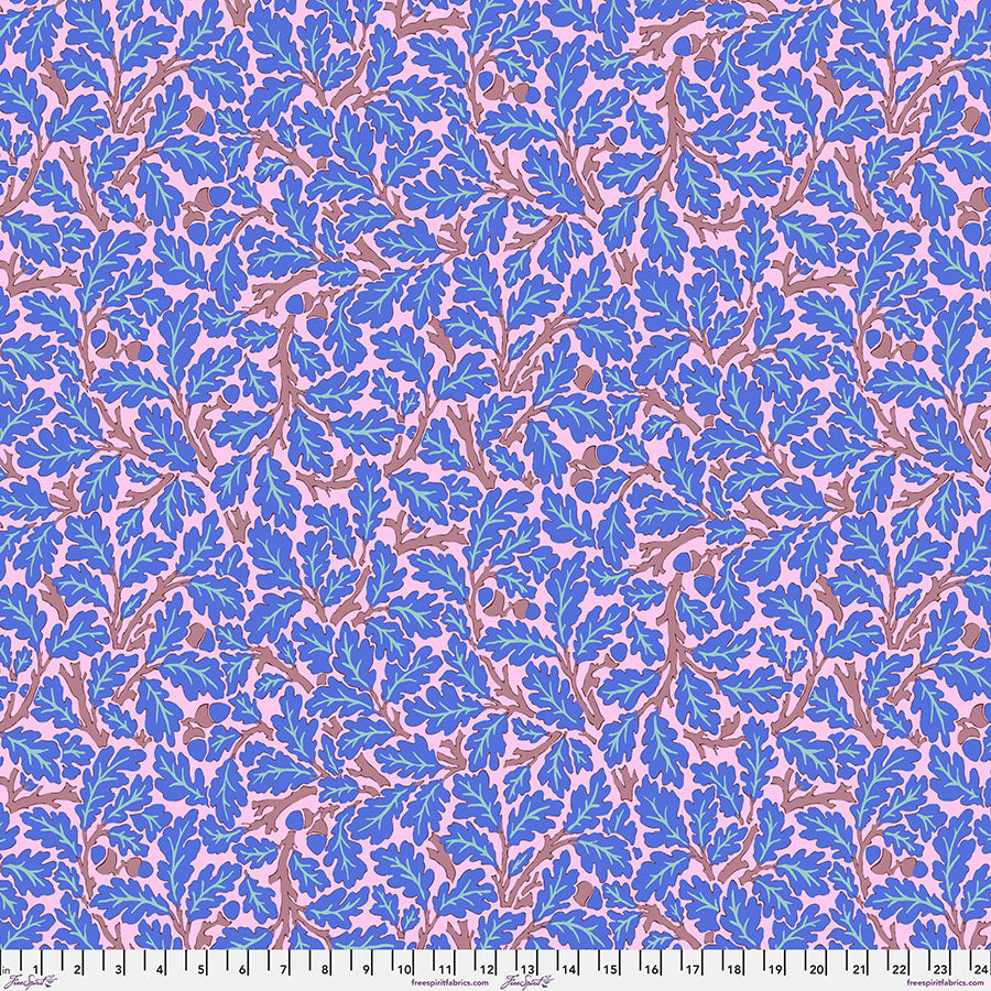 Kaffe X Morris&Co. - Oak Blue PWKW003.BLUE puuvillakangas,  jossa yhdistyvät William Morrisin ikoniset kuviot ja Kaffe Fassettin rohkeat värit.
