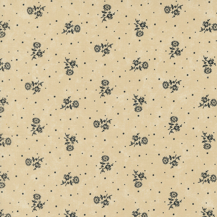 Kansas Troubles Quilters - Blackbird's Nest Thistle Tan puuvillakangas, jossa mustia kukkakuvioita ja pieniä pilkkuja lämpimän beigen pohjalla.