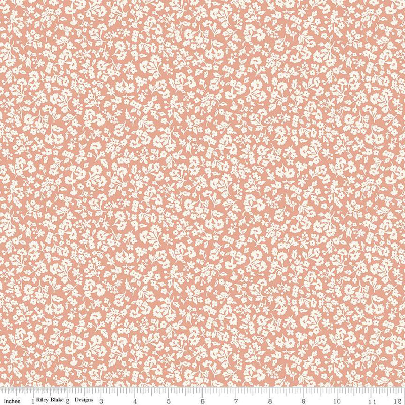 Liberty London Denim Florals Dainty Meadow B -kuvioinen puuvillakangas, jossa on valkoisia kukkakuvioita persikkalla taustalla. Täydellinen tilkkutöihin, vaatteisiin ja muihin käsitöihin.