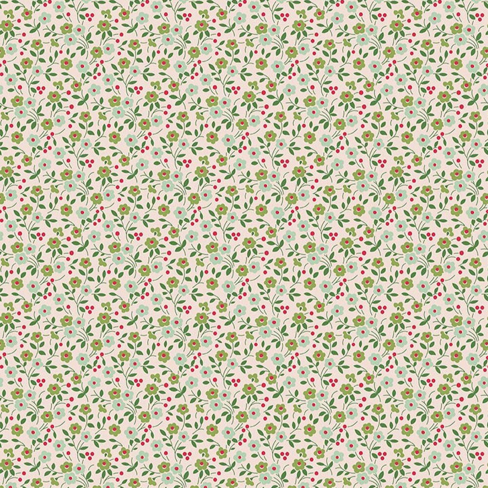 Lori Holtin Farmer's Daughter -kokoelman Floral Sage -puuvillakangas. Vaalean pohja, kukkakuvioita, sopii tilkkutöihin ja käsitöihin.